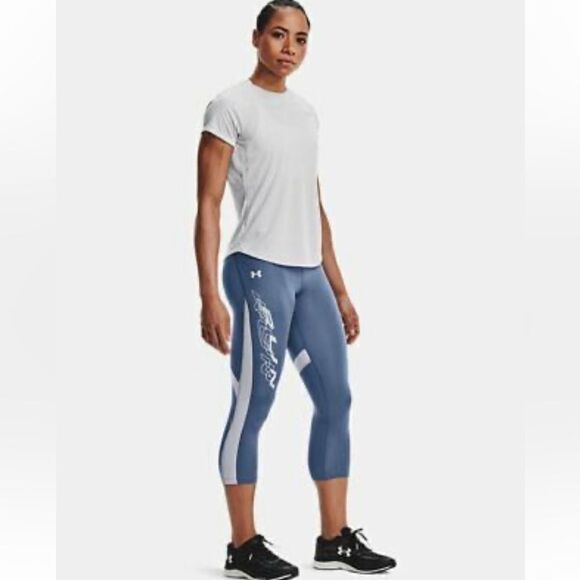 New with tags UNDER ARMOUR Women's Size S
Mileage Graphic Capri Leggings. - Picture 3 of 8